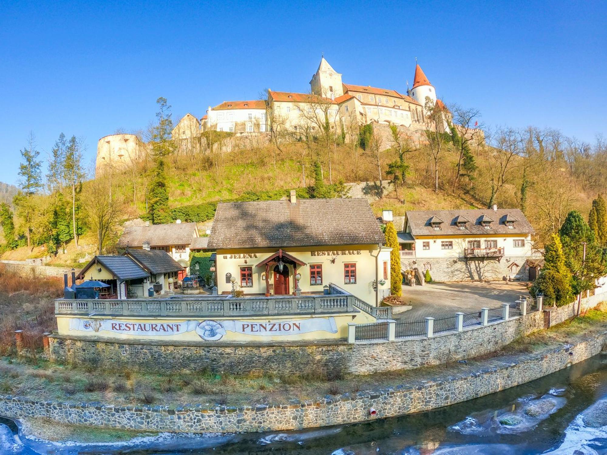 Resort U Jelena Křivoklát Exteriör bild