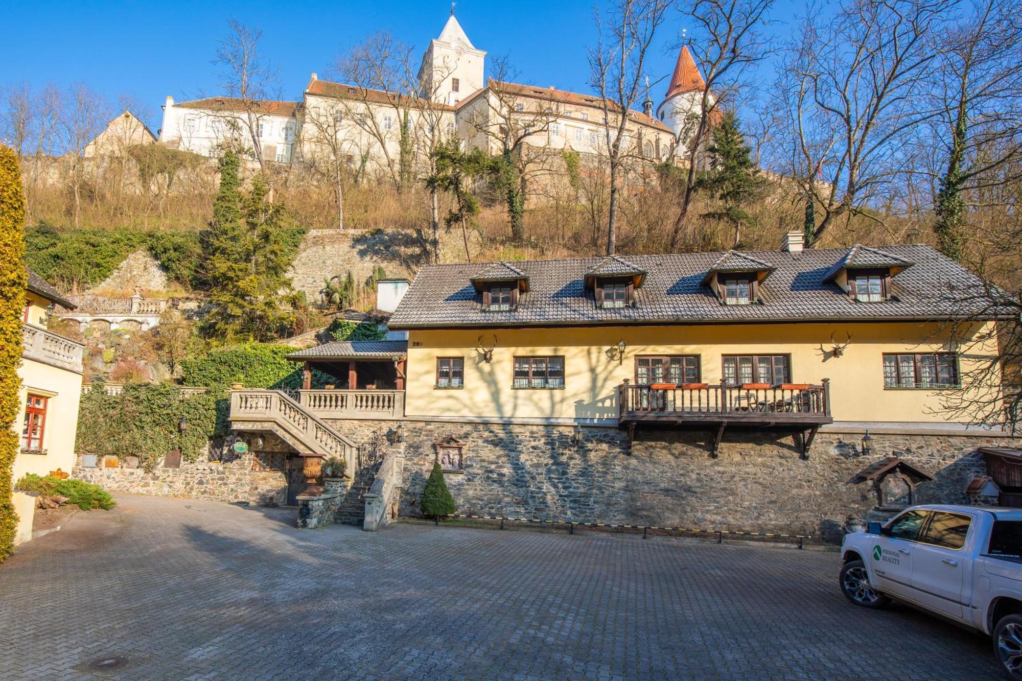 Resort U Jelena Křivoklát Exteriör bild