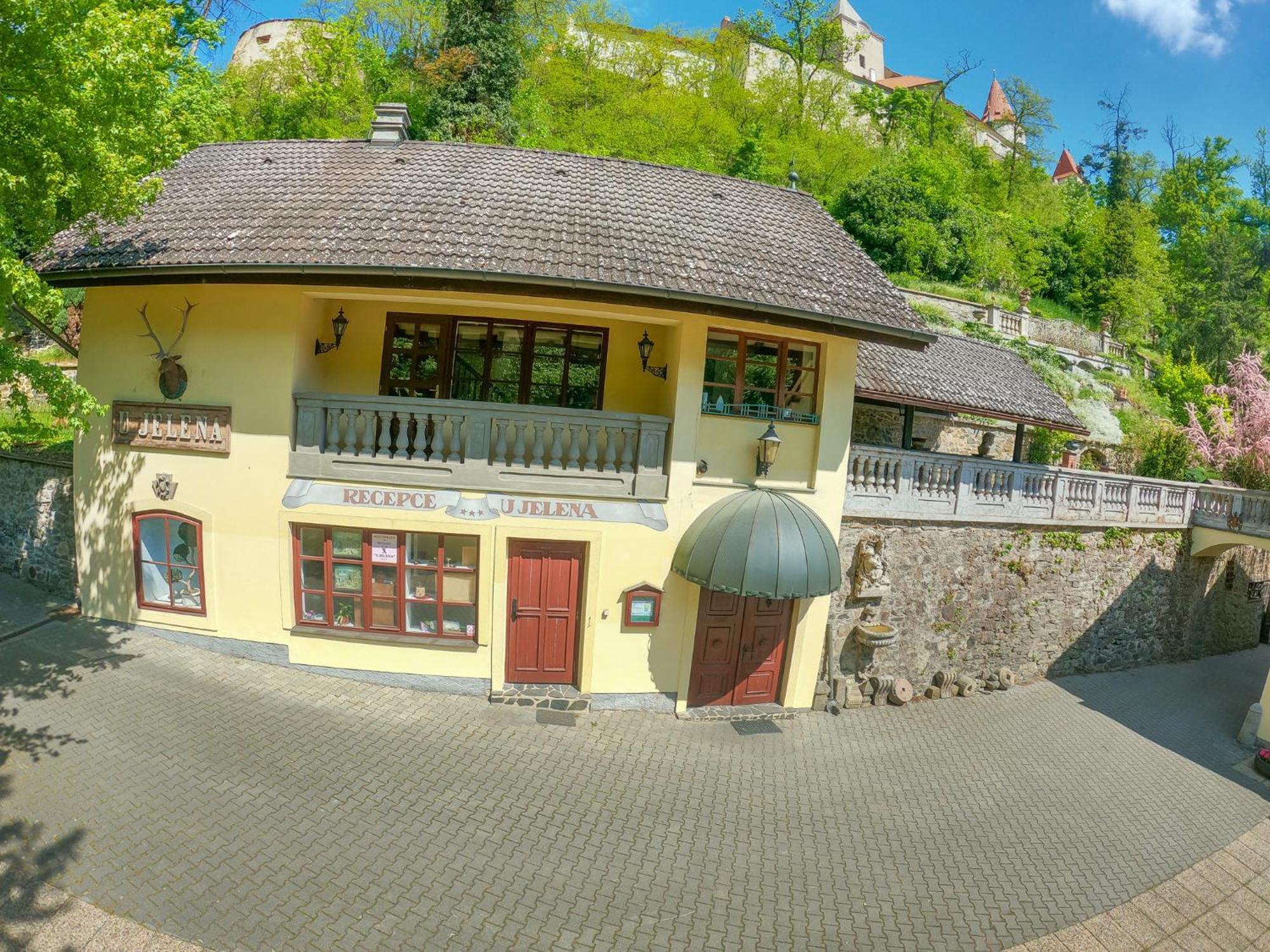 Resort U Jelena Křivoklát Exteriör bild