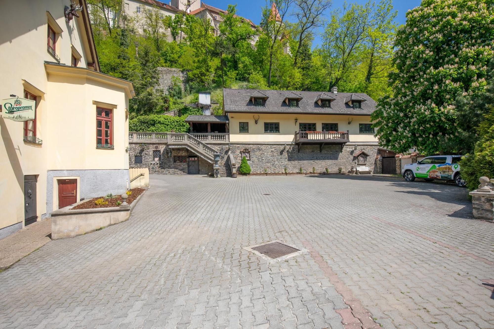 Resort U Jelena Křivoklát Exteriör bild
