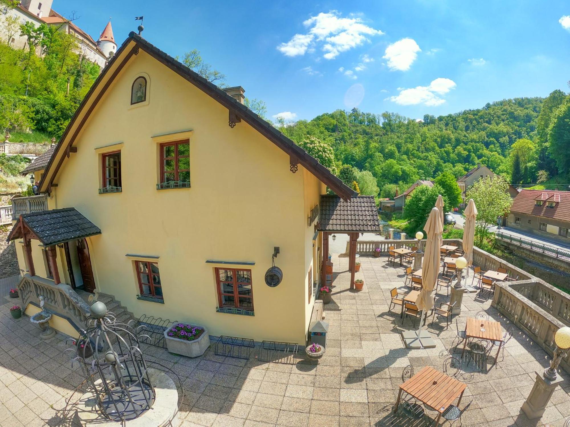 Resort U Jelena Křivoklát Exteriör bild