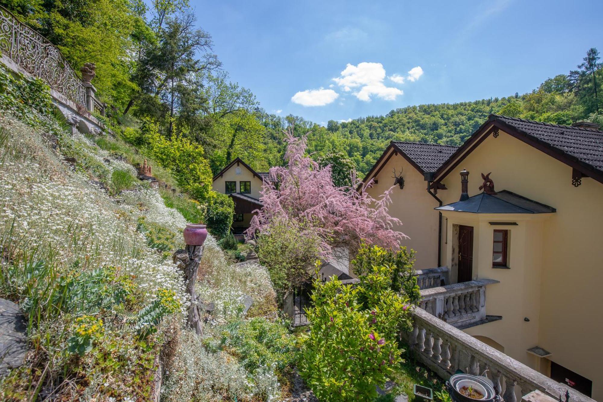 Resort U Jelena Křivoklát Exteriör bild
