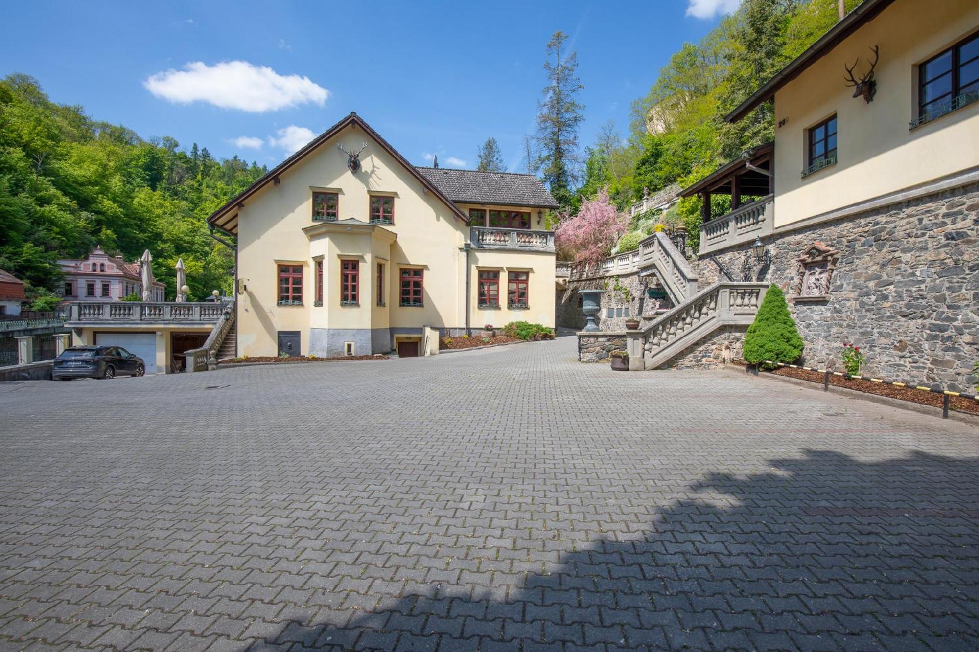 Resort U Jelena Křivoklát Exteriör bild