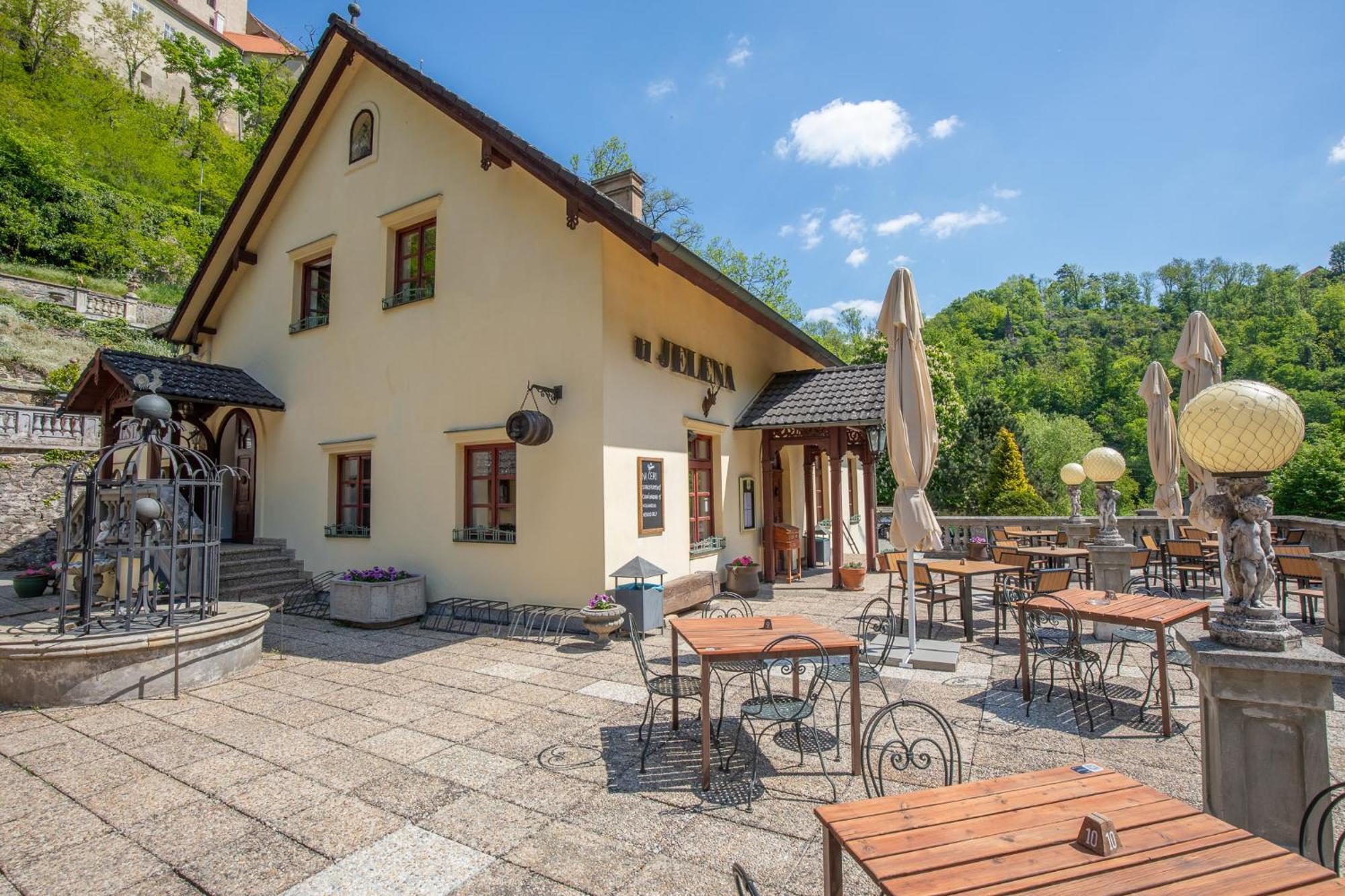 Resort U Jelena Křivoklát Exteriör bild