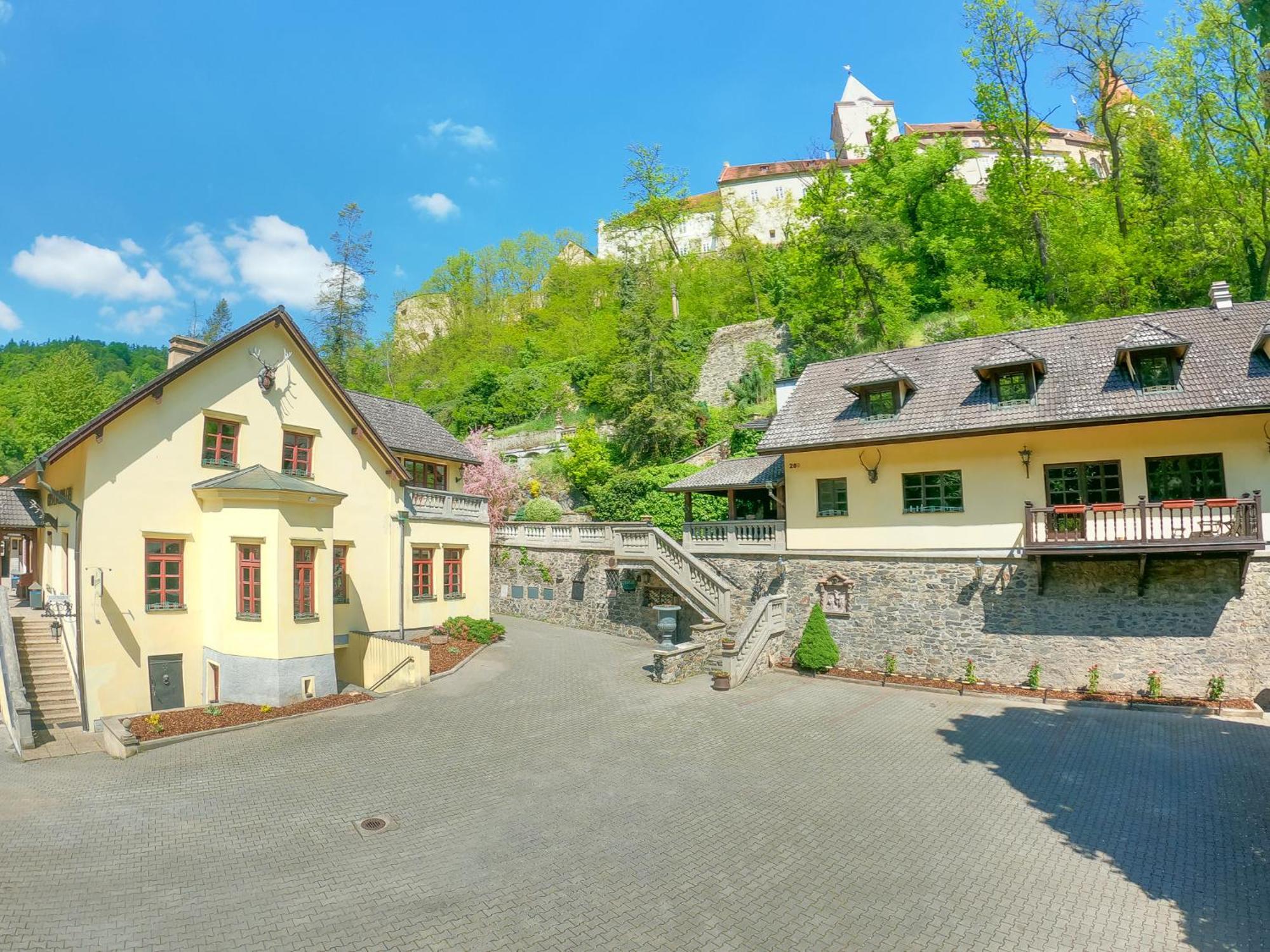 Resort U Jelena Křivoklát Exteriör bild